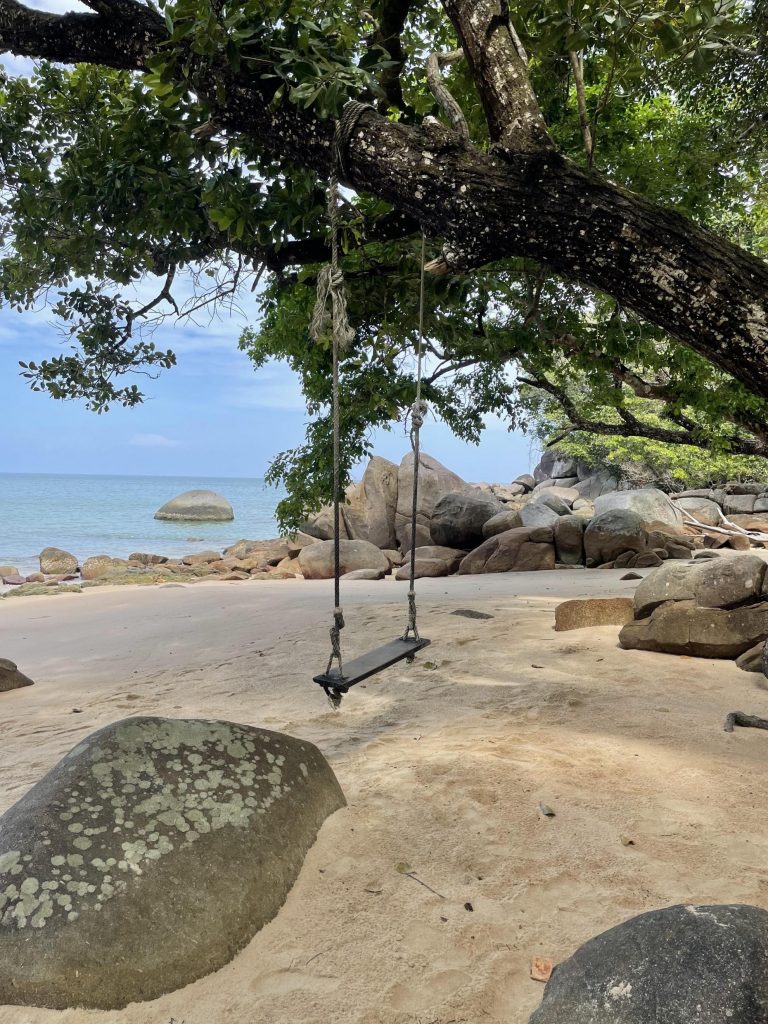 Khao-lak_Rock-Beach