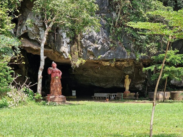 mythiadestiny-khao-sok-wat-tham-10